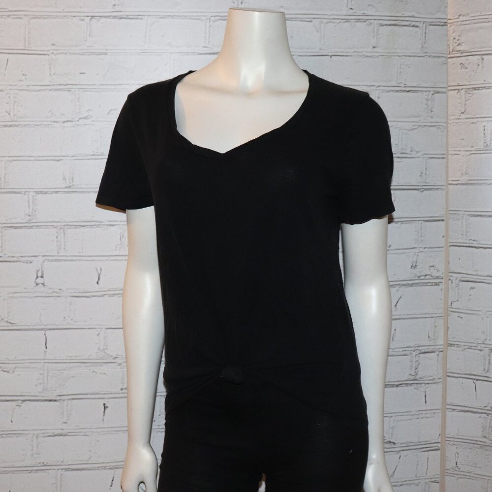 🖤✨ Old Navy Black Tee · Relaxed Fit · Front Knot · Size M